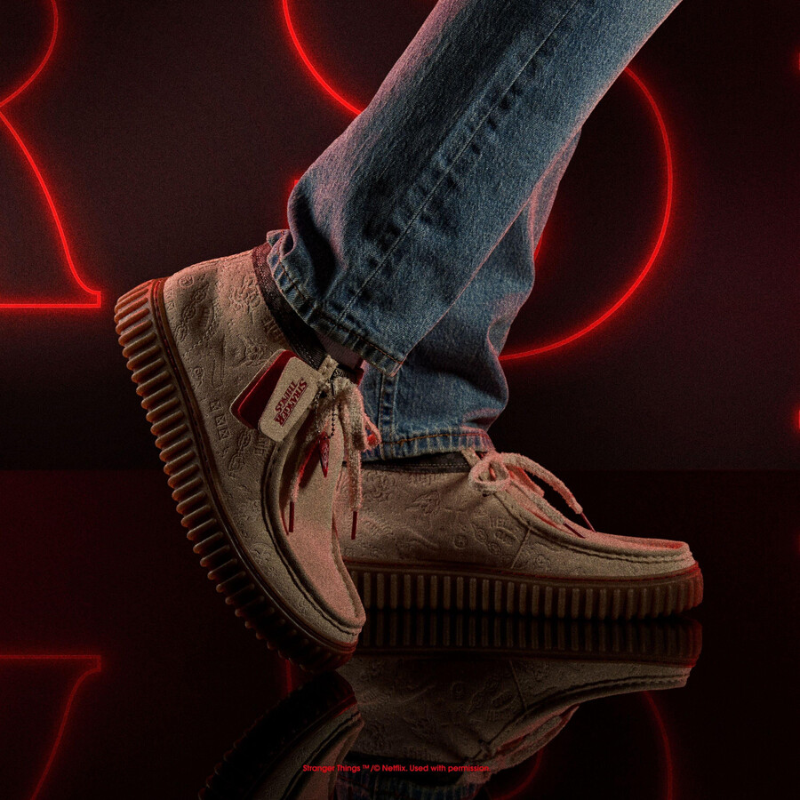 stranger things torhill hi - off white
