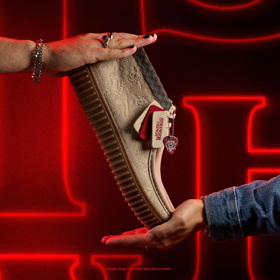 stranger things torhill hi - off white