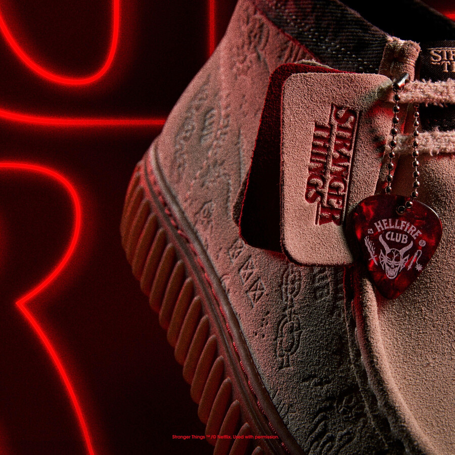 stranger things torhill hi - off white