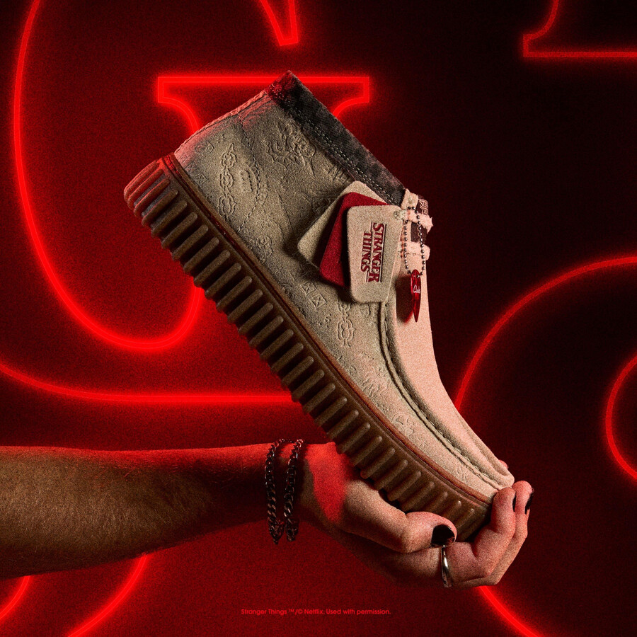 stranger things torhill hi - off white
